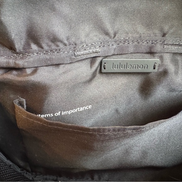 Lululemon Athletica green 6L Crossbody Bag - Picture 4 of 6